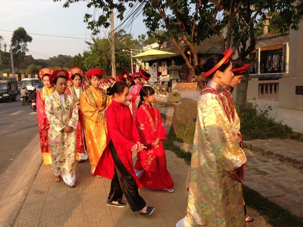 XQ's unique ritual, “Rước sợi chỉ” (meaning Thread Procession) (Source: XQ Hand Embroidery)
