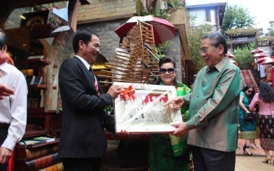 Weaving out of love for Vietnamese culture